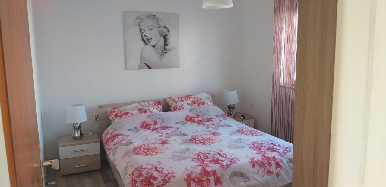 Apartman Zvoncica Vrsi Luaran gambar